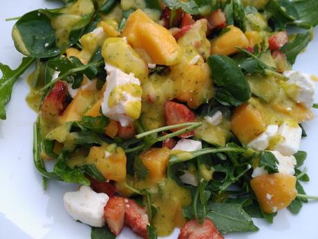 ENSALADA DE MANGO Y POLLO PICANTE ENSALADA DE MANGO Y POLLO PICANTE