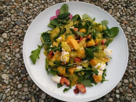 ENSALADA DE MANGO Y POLLO PICANTE ENSALADA DE MANGO Y POLLO PICANTE