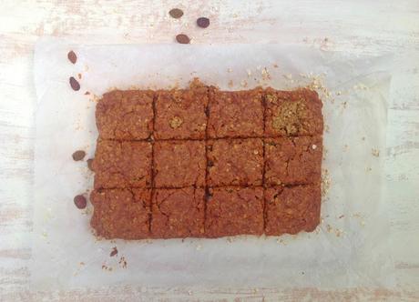 Cuadrados de avena, pasas de uva y miel