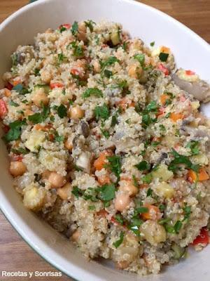 QUINOA CON VERDURITAS Y GARBANZOS AL ALIÑO DE COMINO Y LIMÓN