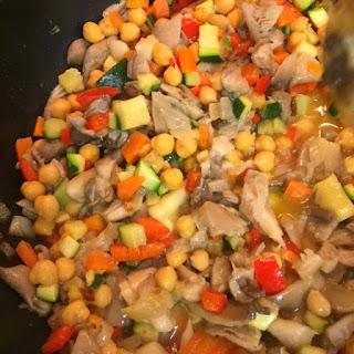 QUINOA CON VERDURITAS Y GARBANZOS AL ALIÑO DE COMINO Y LIMÓN