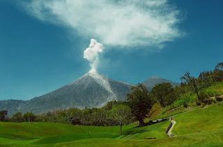 El volcán de Fuego en Guatemala tiene entre 4 y 7 explosiones por hora (noticia)