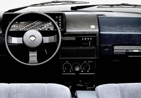 Los coches con los interiores más futuristas de los 80 y 90 (I)