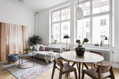 pisos pequeños decoración piso pequeño sueco grandes ventanales estilo nórdico Estilismo de interiores distribución minipisos cama nicho   