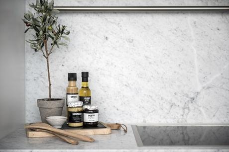 pisos pequeños decoración piso pequeño sueco grandes ventanales estilo nórdico Estilismo de interiores distribución minipisos cama nicho   