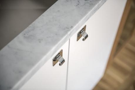 pisos pequeños decoración piso pequeño sueco grandes ventanales estilo nórdico Estilismo de interiores distribución minipisos cama nicho   