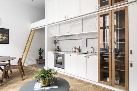 pisos pequeños decoración piso pequeño sueco grandes ventanales estilo nórdico Estilismo de interiores distribución minipisos cama nicho   