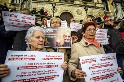 El Gobierno del PP rescata autopistas y se olvida de los pensionistas.