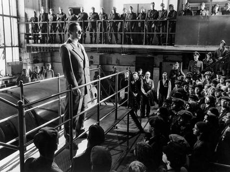 El propietario de la fábrica de la vida real Oskar Schindler (jugando en