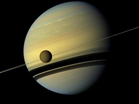 Descubren una misteriosa “Isla Mágica” en Titán, la luna de Saturno