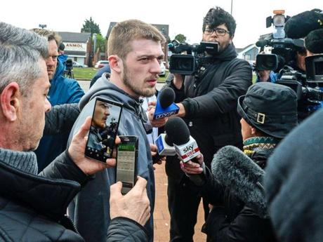 FOTO: Tom Evans habla a los medios fuera del Alder Hey Childrens Hospital donde Alfie, su hijo de 23 meses, estuvo en el centro de una disputa por el tratamiento de soporte vital, en Liverpool, Inglaterra, el 26 de abril de 2018.
