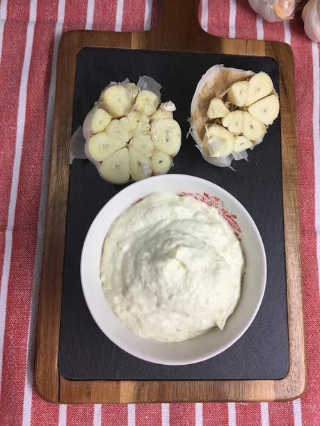 Espárragos A La Plancha Envueltos En Salmón Con Brandada De Bacalao