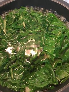 ROLLITOS DE COL RIZADA RELLENOS