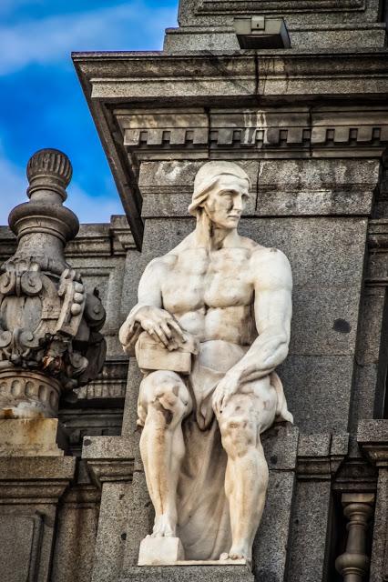 Ex-sede central del Banco BBVA en Madrid Los tejados de Madrid a vista de Zoom en la calle Alcalá