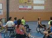 Jóvenes nazarenos descubren baloncesto silla ruedas