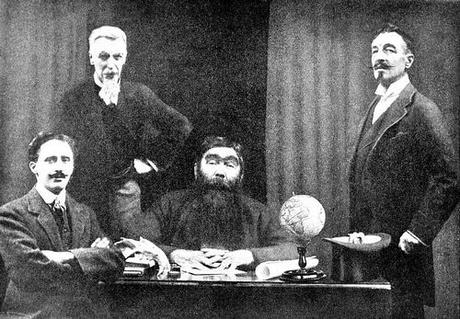 “El mundo perdido”, de Arthur Conan Doyle (Ilustrado por Sergio Mora)