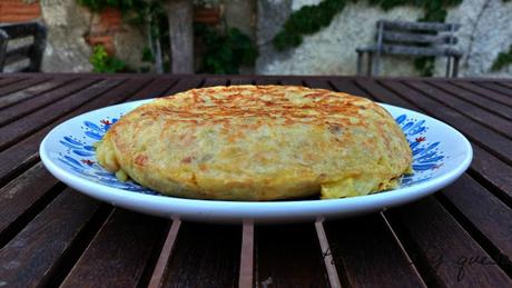 Tortilla de patatas. Mozzarella y bonito