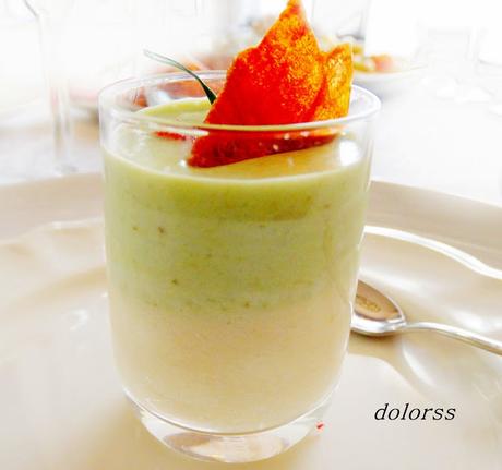 Vasito de crema de espárragos verdes y blancos con jamón Vasito de crema de espárragos verdes y blancos con jamón