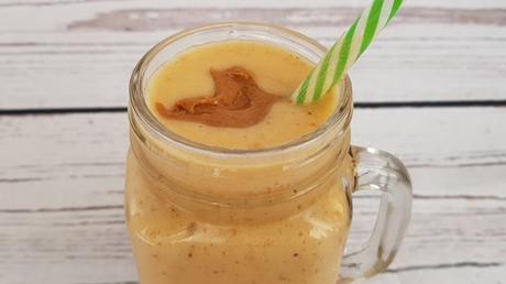 Batido energético de plátano, dátiles y canela