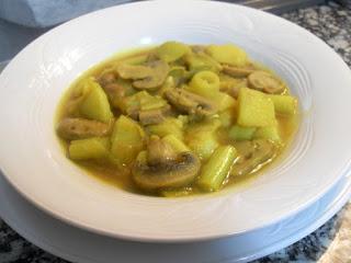 Puerros con patatas y champiñones al curry