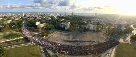 panorámica de marcha en la Plaza de la Revolución Cuba Blog Isla Mía marcha 1 de Mayo Cuba