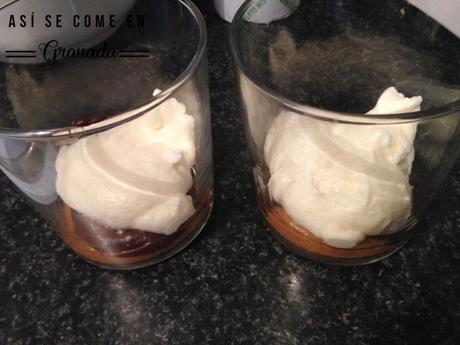 Tiramisú con chocolate y canela