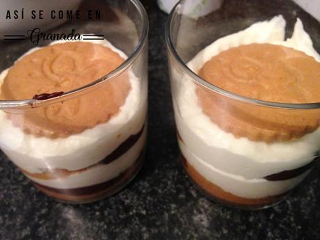 Tiramisú con chocolate y canela