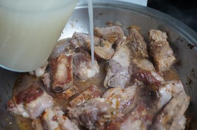 Costillas de cerdo al vino blanco