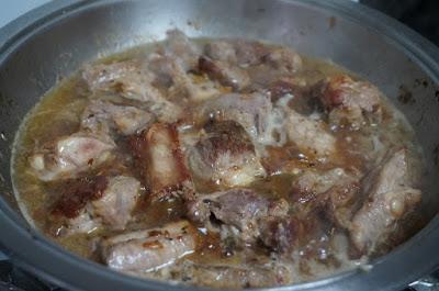 Costillas de cerdo al vino blanco