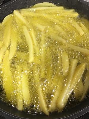 Poutine O Patatas Con Queso Y Salsa Al Estilo De Quebec