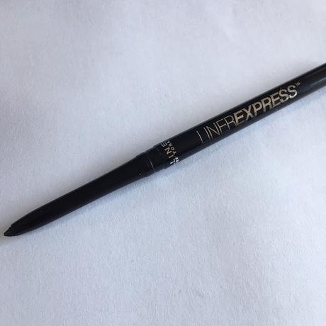 Liner University, el taller de delineado de Maybelline.