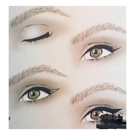 Liner University, el taller de delineado de Maybelline.