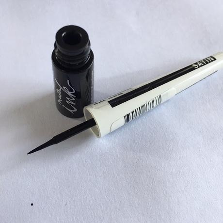 Liner University, el taller de delineado de Maybelline.