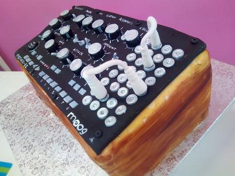 TARTA SINTETIZADOR MOOG MOTHER 32