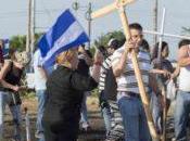 Nicaragüenses vuelven poner cruces rotonda Jean Paul Genie honor muertos