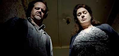 Sean Young y Larry Fessenden en Jug Face