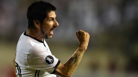 Colo Colo venció a Delfín 2-1 con un golazo de Jaime Valdés