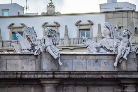 Fotos tomadas con Zoom de la Puerta de Alcalá en la Plaza de la Independencia