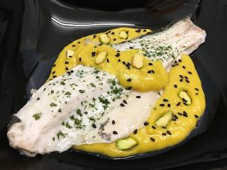 Dorada al vapor con salsa de mango y curry