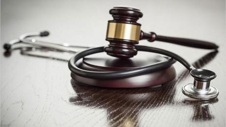 Crearán agencia para frenar ola de juicios contra obras sociales y prepagas.