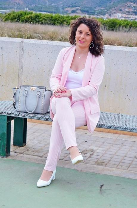 Traje rosa raya diplomática