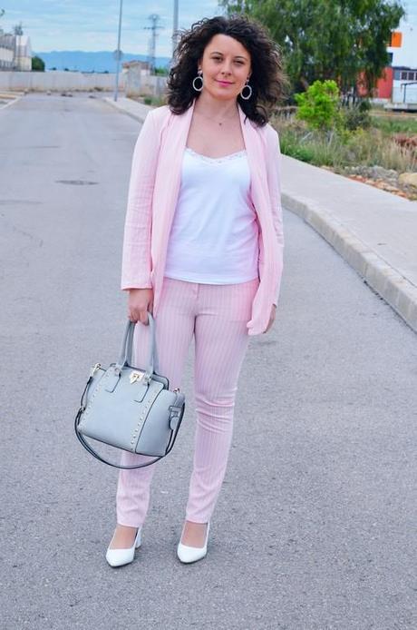 Traje rosa raya diplomática