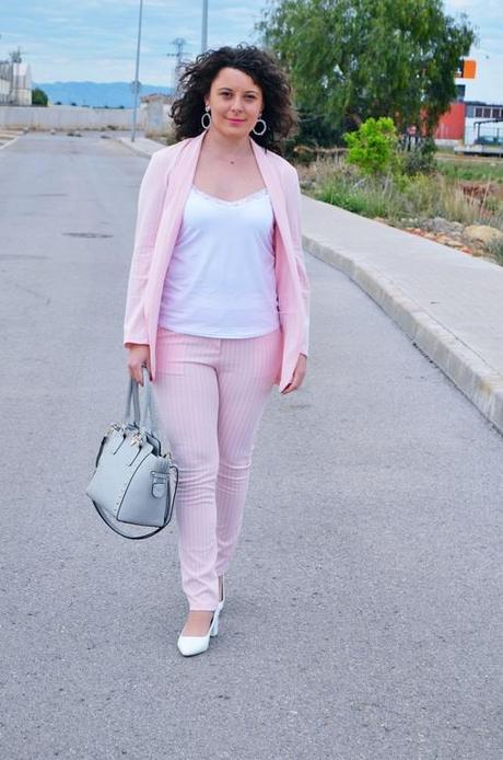 Traje rosa raya diplomática