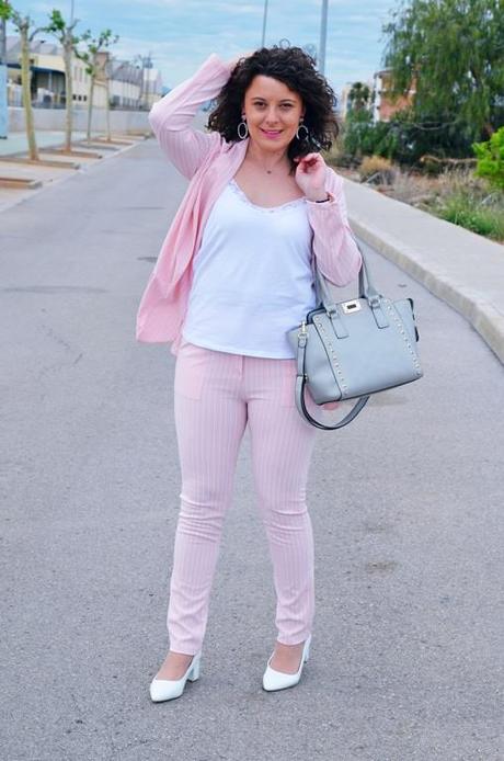 Traje rosa raya diplomática