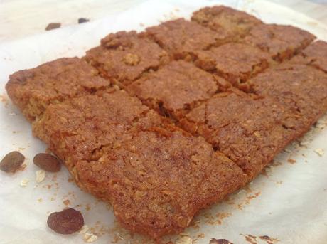 Cuadrados de avena, pasas de uva y miel oats-squares-with-raisins-and-honey, cuadrados-de-avena-pasas-y-miel