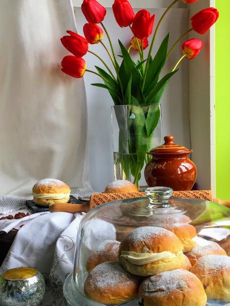 Bollos de miel y pasas con crema de miel honey-and-raisins-buns, bollos-de-miel-y-pasas, honey-cream, crema-de-miel