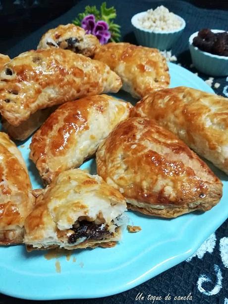 Empanadillas de hojaldre con almendras, pasas y miel almond-puff-pastry-with-raisins-and-honey, hojaldre-de-pasas-y-miel