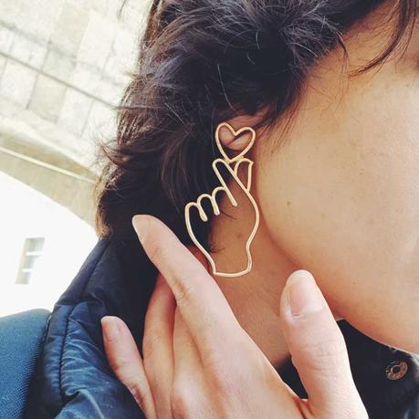 ESTOS SON LOS PENDIENTES DE MODA 2018 ¡NO TE LOS PIERDAS! Pendientes de mujer corazón y mano