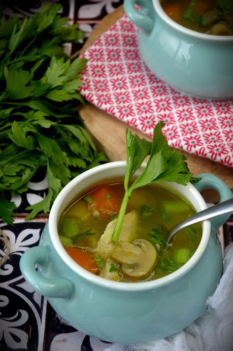 Sopa de pollo anti-gripe: di adiós a los catarros y refriados