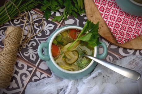 Sopa de pollo anti-gripe: di adiós a los catarros y refriados